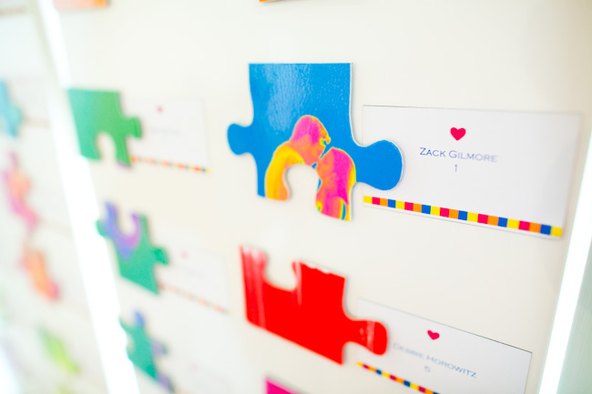 diypuzzleplacecardsforweddings We paired each puzzle piece with a 
