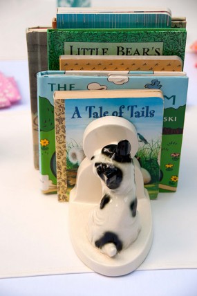 Vintage-DIY-Book-Birthday-Party-Book-Centerpieces