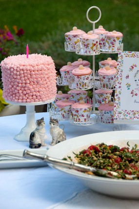 Vintage-DIY-Book-Birthday-Party-Dessert-Table