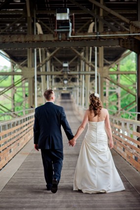 bride-and-groom-bridge bride-and-groom-bridge