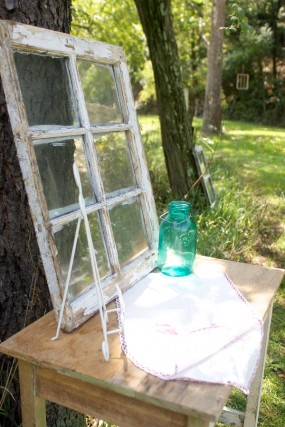 outdoor-window-pane-wedding-decor