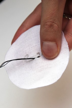 diy-embroiderd-button-stitch