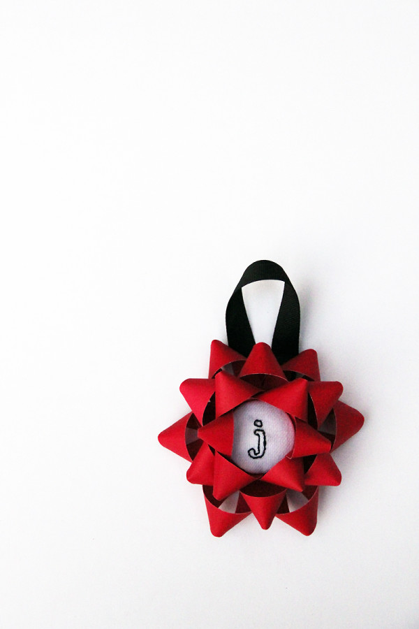 diy-embroidered-christmas-bow-ornaments