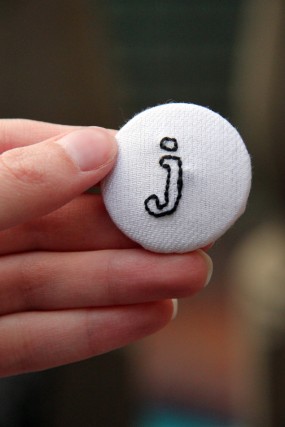 embroidered-button