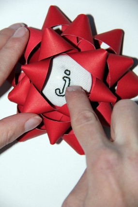 embroidered-button-christmas-bow