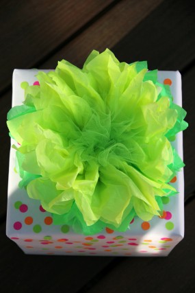 neon-tissue-paper-flower-diy neon-tissue-paper-flower-diy