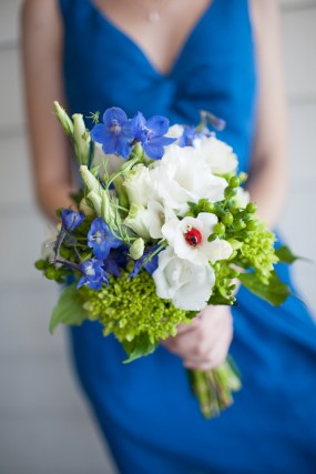 blue-diy-wedding-bouquet