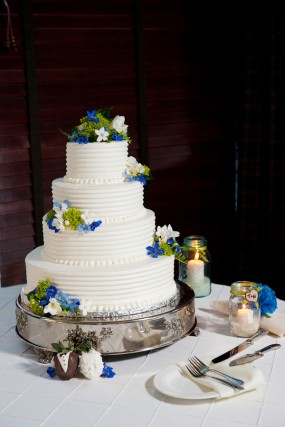 blue-white-wedding-cake blue-white-wedding-cake