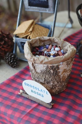 diy-camping-party-chocolate-rocks diy-camping-party-chocolate-rocks