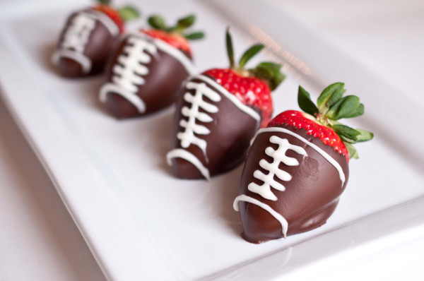 football-chocolate-covered-strawberries