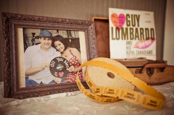 music-themed-guestbook-table music-themed-guestbook-table