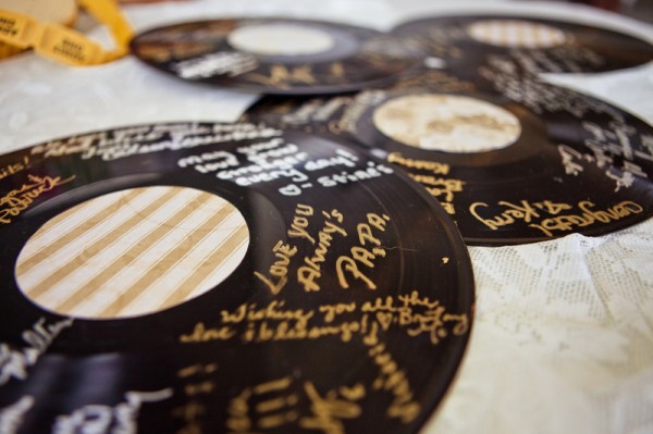 record-wedding-guestbook record-wedding-guestbook