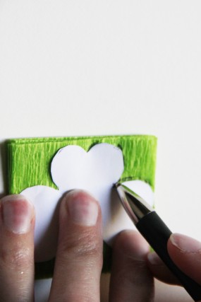 diy-green-shamrock-garland diy-green-shamrock-garland