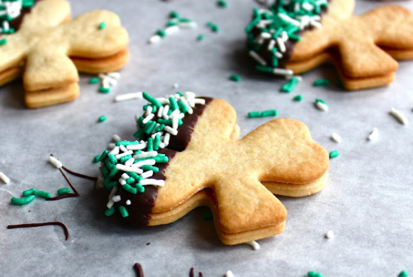 shamrock-baileys-cookies shamrock-baileys-cookies