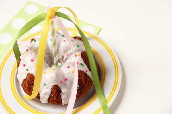 diy-mini-may-pole-bundt-cakes diy-mini-may-pole-bundt-cakes