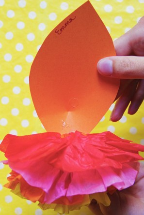 diy-paper-flower-placecards diy-paper-flower-placecards