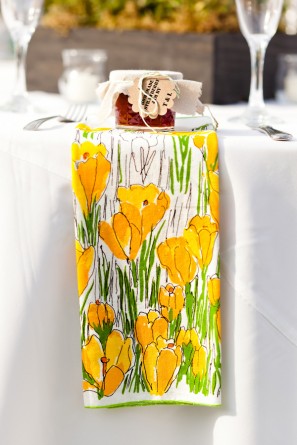 offbeat-diy-spring-inspired-california-wedding-reception-vera-napkins