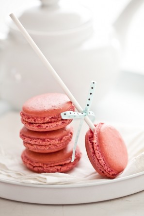 raspberry-macaron-pops