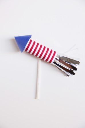 Firecracker Cupcake Topper DIY Firecracker Cupcake Topper DIY