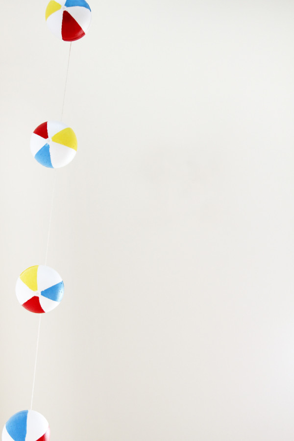 DIY Beach Ball Garland DIY Beach Ball Garland