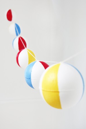 DIY Pool Party Beach Ball Garland DIY Pool Party Beach Ball Garland