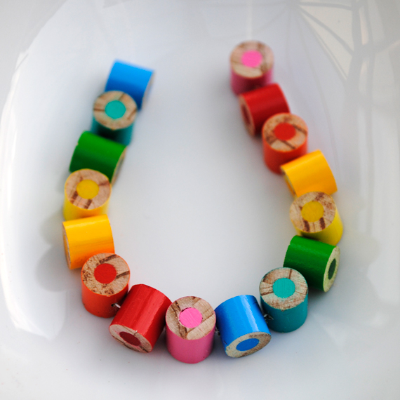 DIY Colored Pencil Necklace DIY Colored Pencil Necklace