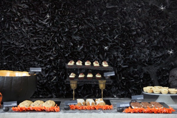 DIY Halloween Party Dessert Bar DIY Halloween Party Dessert Bar