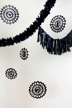 DIY Halloween Photo Booth Backdrop DIY Halloween Photo Booth Backdrop