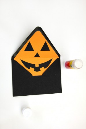 DIY Jack-o-Lantern Envelope Liners for Halloween DIY Jack-o-Lantern Envelope Liners for Halloween