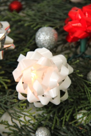 Christmas Bow Lights DIY