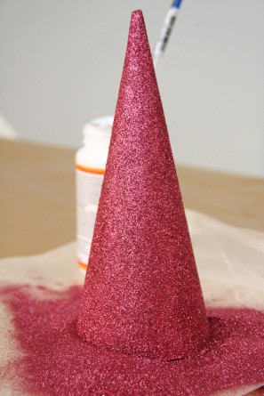 DIY Glittery Party Hats DIY Glittery Party Hats