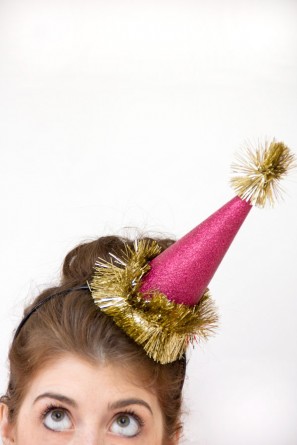 DIY Holiday Glitter Party Hats DIY Holiday Glitter Party Hats