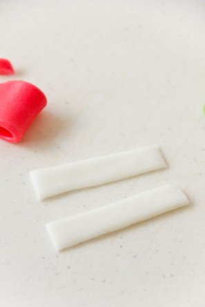 Holiday Gift Cakes with Airhead Bows | Studio DIY 