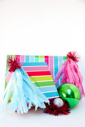 DIY Fringe Tassel Gift Toppers (6)