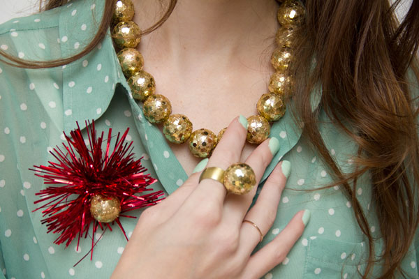 DIY Gold Holiday Baubles DIY Gold Holiday Baubles