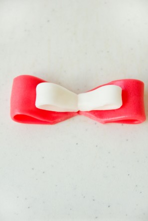 Holiday Gift Cakes with Airhead Bows | Studio DIY 