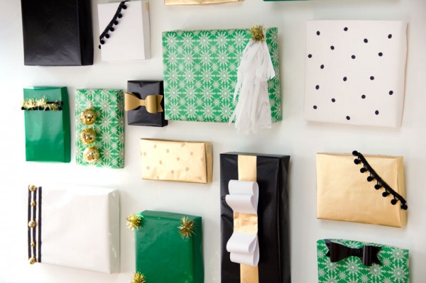 DIY Holiday Present Photo Backdrop by Studio DIY DIY Holiday Present Photo Backdrop by Studio DIY