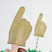 DIY-Glitter-Foam-Fingers-Thumb