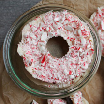 Peppermint-Bark-Donuts-600x400