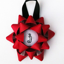 diy-embroidered-christmas-bow-ornament1-600x444