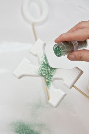 DIY Glitter Photo Props for Valentines Day