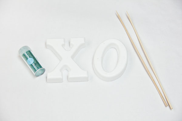 DIY Glitter Photo Props