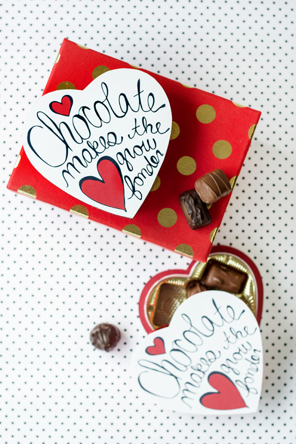 Valentine's Day Chocolate Box Makeover (Free Printables!) Valentine's Day Chocolate Box Makeover (Free Printables!)