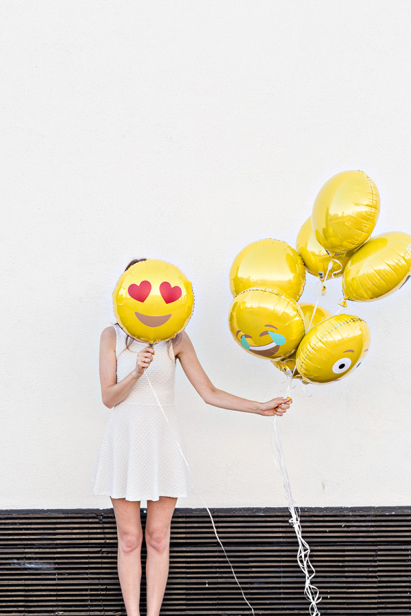 DIY Emoji Balloons