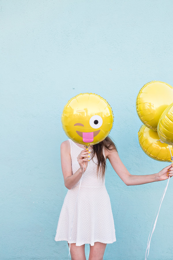 DIY Emoji Balloons