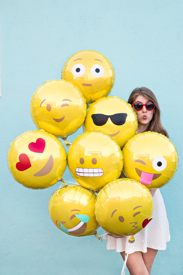 DIY Emoji Balloons