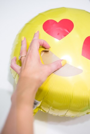DIY Emoji Balloons