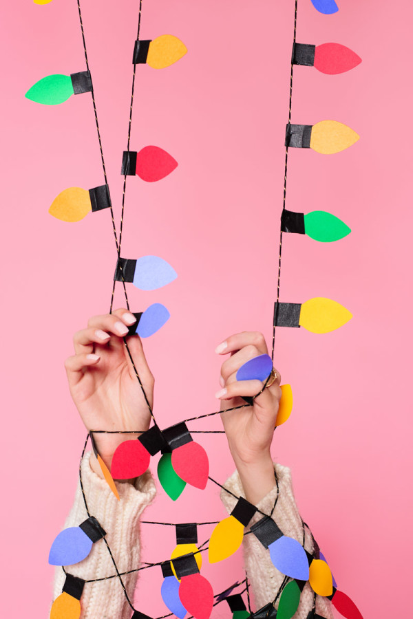 DIY Christmas Light Balloon Garlands | Studio DIY®