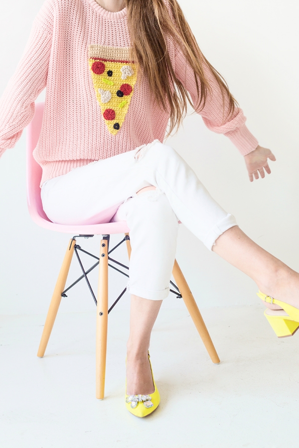 DIY Crochet Pizza Sweater | studiodiy.com