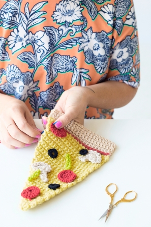 DIY Crochet Pizza Sweater | studiodiy.com